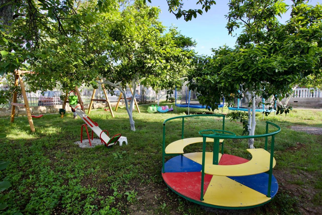 Family Resort Bambora Gudauta Kültér fotó